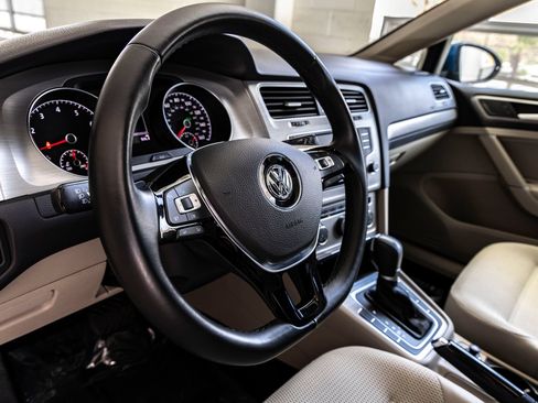 Used 2016 Volkswagen Golf S FWD image 16