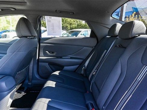 Certified 2025 Hyundai Elantra SEL image 19