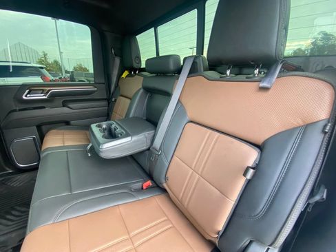 Used 2024 Chevrolet Silverado 2500 High Country w/ High Country Premium Package AWD/4WD image 24