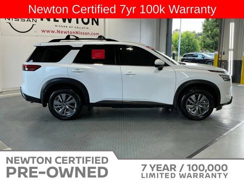 Used 2025 Nissan Pathfinder SV FWD image 4