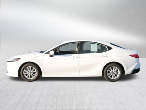 Certified 2025 Toyota Camry LE image 4