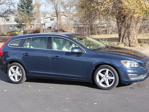 Used 2015 Volvo V60 T5 Premier image 2