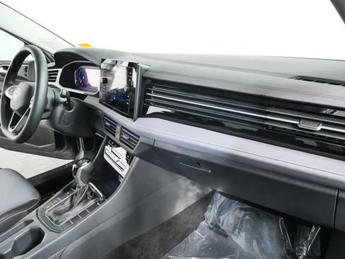 Used 2025 Volkswagen Jetta SEL FWD image 32