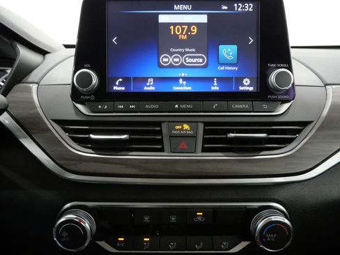 Used 2025 Nissan Altima 2.5 SV FWD image 20