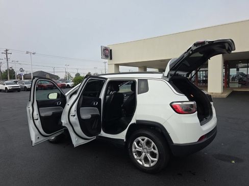 Used 2024 Jeep Compass Latitude AWD/4WD image 13