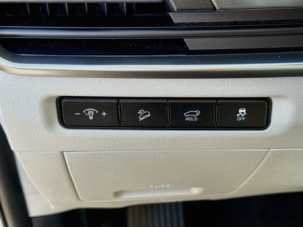 Used 2025 Kia Telluride S FWD image 17