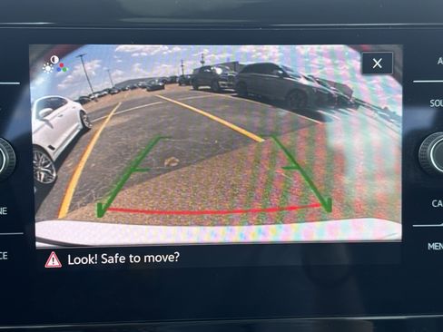 Used 2025 Volkswagen Jetta SE FWD image 12