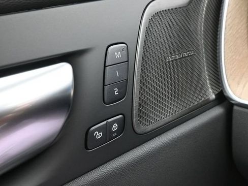 New 2027 Volvo XC60 B5 Plus AWD/4WD image 30