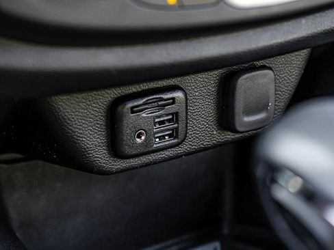 Used 2023 Chevrolet Traverse Premier image 35