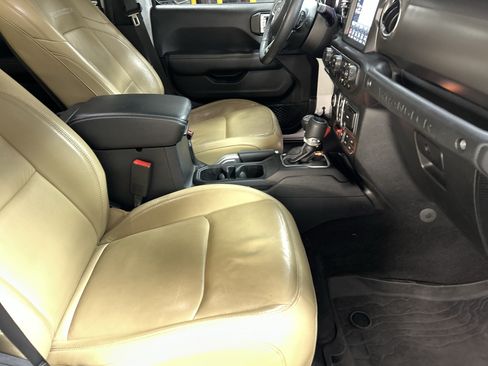 Used 2018 Jeep Wrangler Unlimited Rubicon AWD/4WD image 35