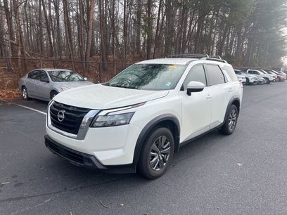Used 2024 Nissan Pathfinder SV