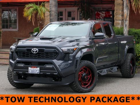 Used 2024 Toyota Tacoma TRD Sport image 4