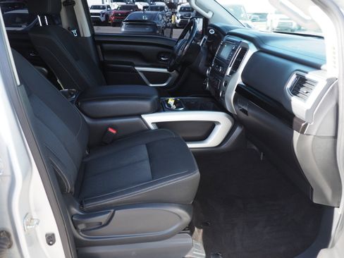Used 2018 Nissan Titan SV w/ SV Convenience Package image 20