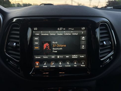 Used 2018 Jeep Compass Limited w/ Navigation Group AWD/4WD image 20