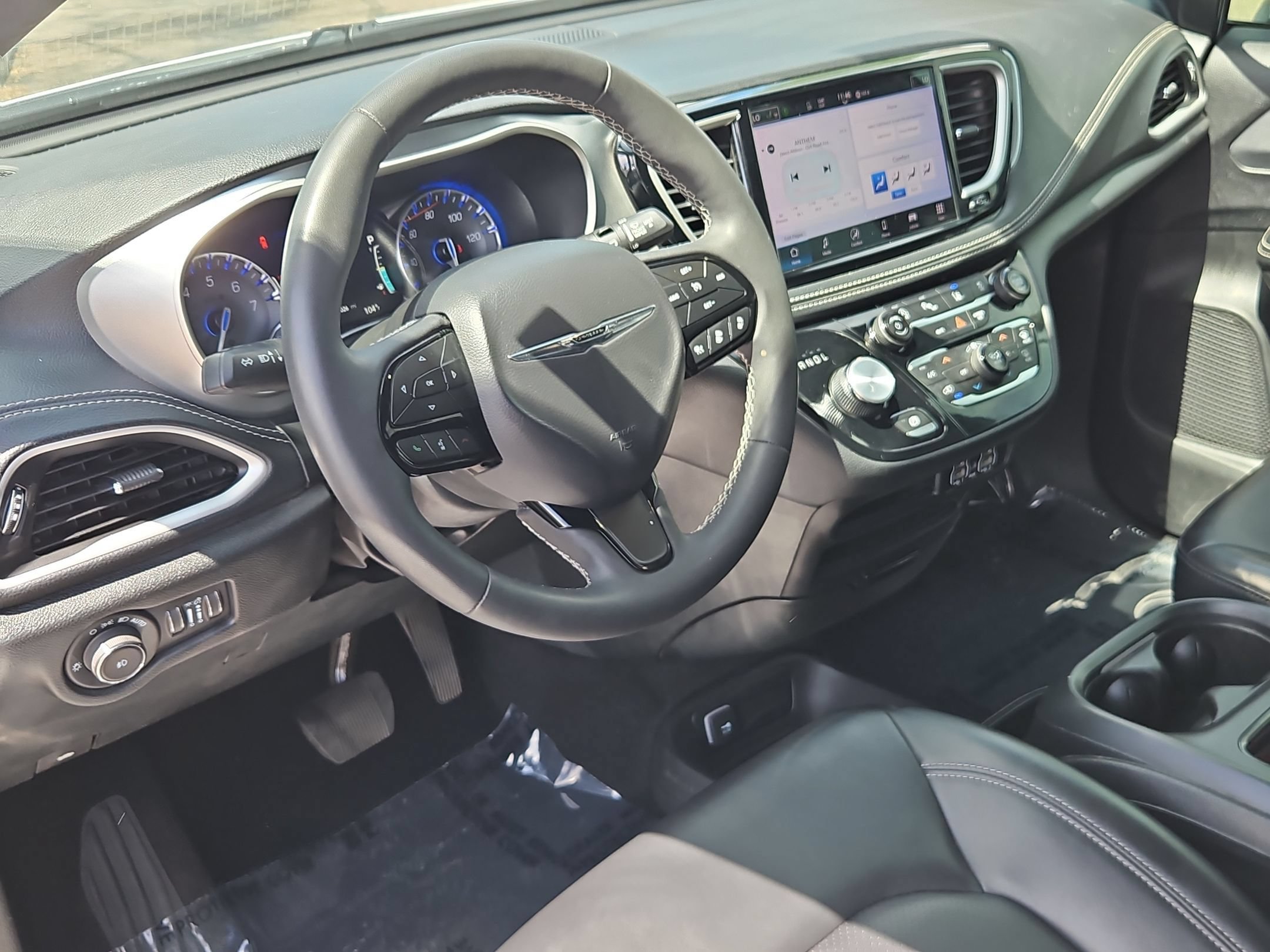 Used 2023 Chrysler Pacifica Touring-L w/ S Appearance Package AWD/4WD image 13