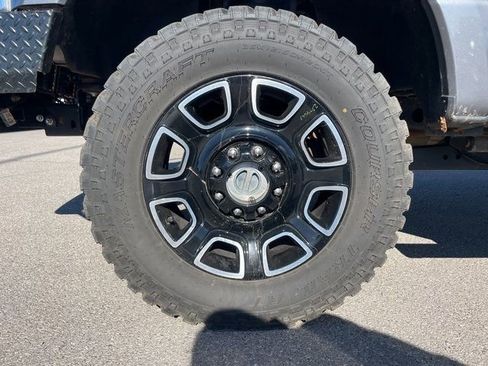 Used 2022 Ford F250 Lariat w/ Lariat Value Package image 22