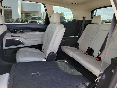 Used 2024 Kia Telluride SX w/ Towing Package image 8