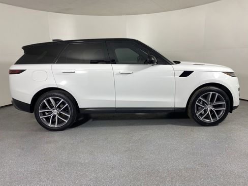 Used 2023 Land Rover Range Rover Sport SE image 4