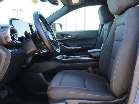 Used 2025 Chevrolet Equinox LT image 10