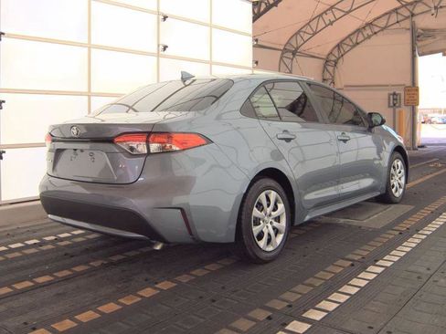 Used 2021 Toyota Corolla LE image 5