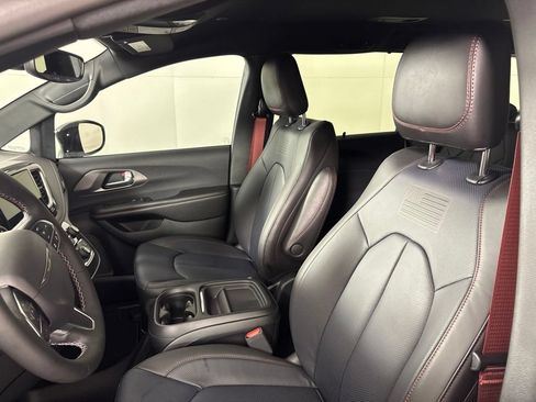 New 2027 Chrysler Pacifica Select FWD image 28