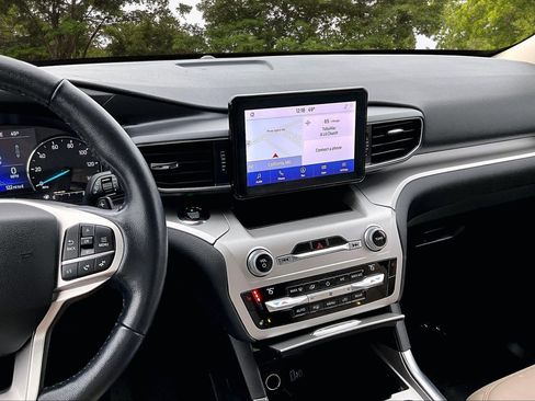 Certified 2020 Ford Explorer XLT w/ Equipment Group 202A image 9