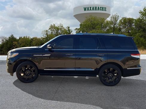 Used 2023 Lincoln Navigator Reserve image 3