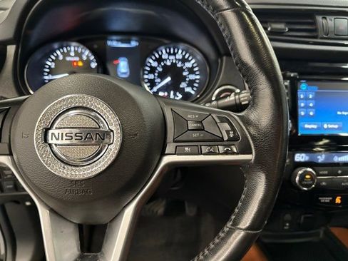 Used 2017 Nissan Rogue SL w/ SL Premium Package image 17