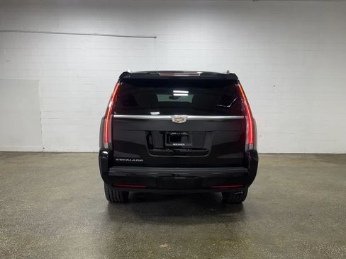 Used 2018 Cadillac Escalade Premium Luxury AWD/4WD image 4