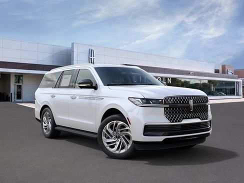 New 2027 Lincoln Navigator Premiere RWD image 4