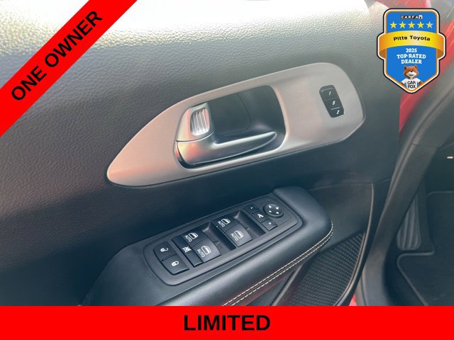 Used 2025 Chrysler Pacifica Limited FWD image 22