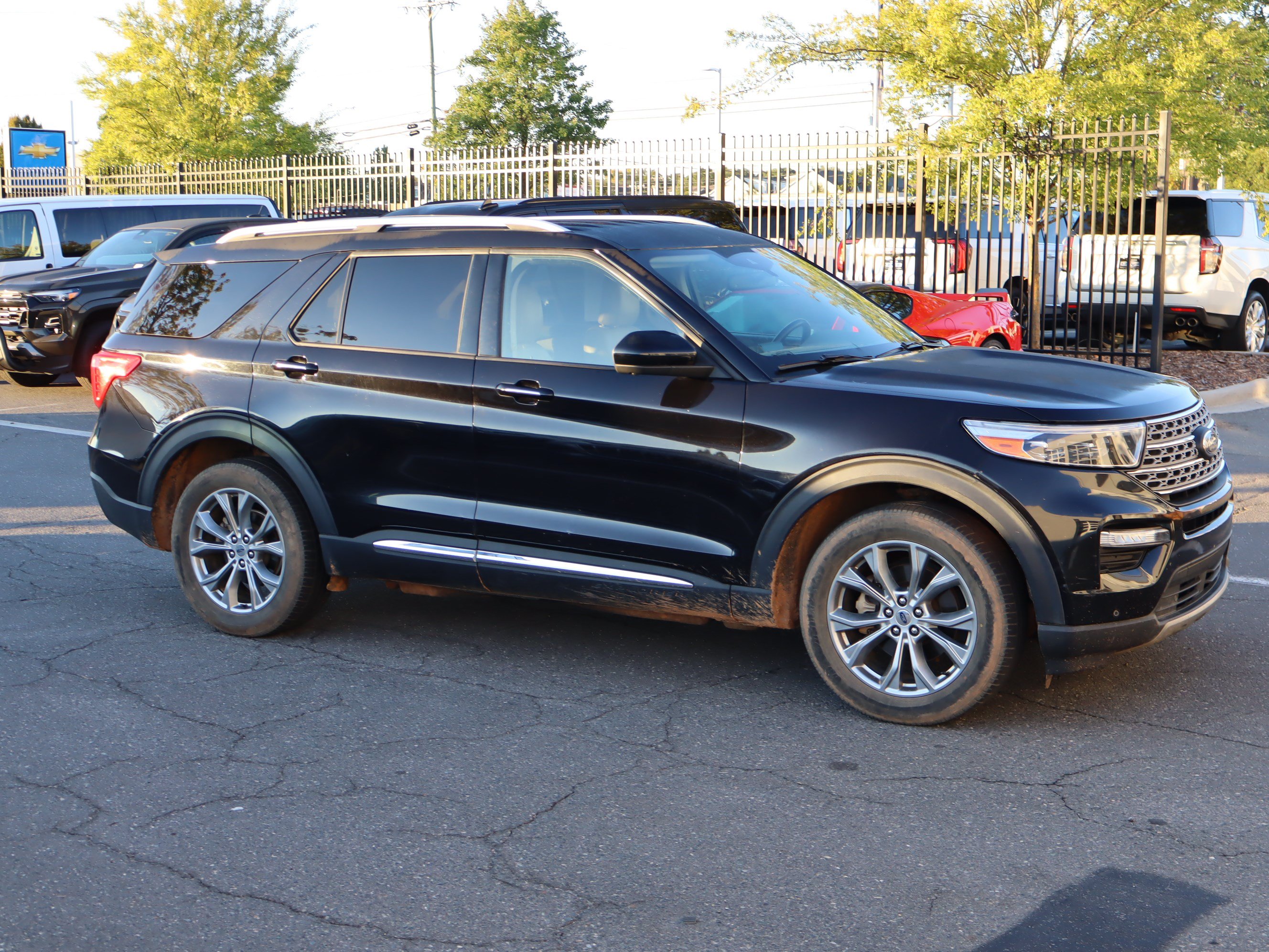 Used 2023 Ford Explorer Limited AWD/4WD image 13