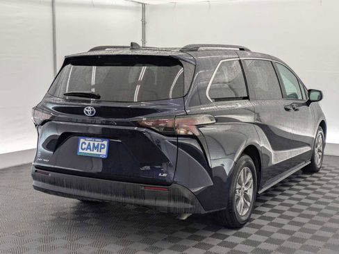 Used 2025 Toyota Sienna LE AWD/4WD image 6