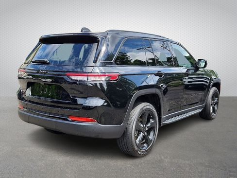 Certified 2025 Jeep Grand Cherokee Altitude AWD/4WD image 6