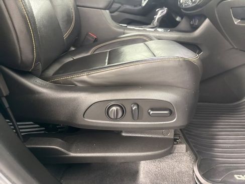 Used 2021 Chevrolet Traverse LT w/ LT Premium Package image 15