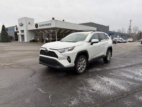 Used 2024 Toyota RAV4 XLE Premium image 5