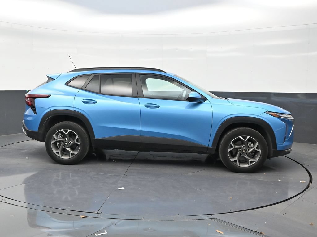 Used 2025 Chevrolet Trax LT w/ LT Convenience Package FWD image 6