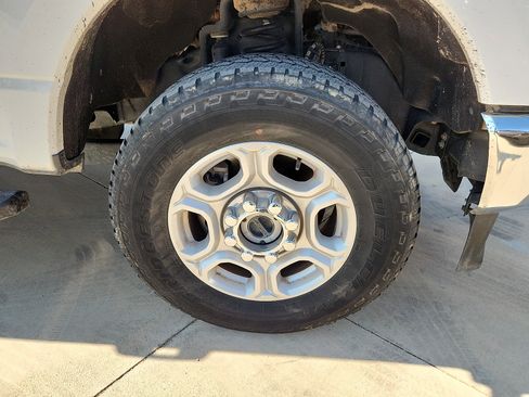 Used 2025 Ford F250 XLT w/ FX4 Off-Road Package AWD/4WD image 7