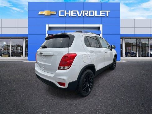 Certified 2022 Chevrolet Trax LT w/ Sport Edition image 2