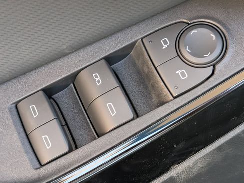 New 2026 Chevrolet Equinox LT FWD image 19