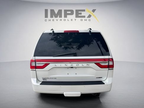 Used 2015 Lincoln Navigator 4WD image 4