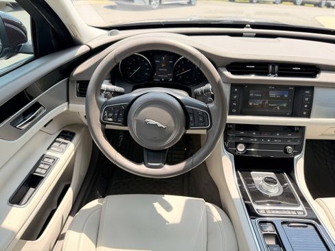 Used 2016 Jaguar XF Premium RWD image 28