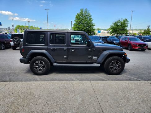 Used 2018 Jeep Wrangler Unlimited Sport S AWD/4WD image 6