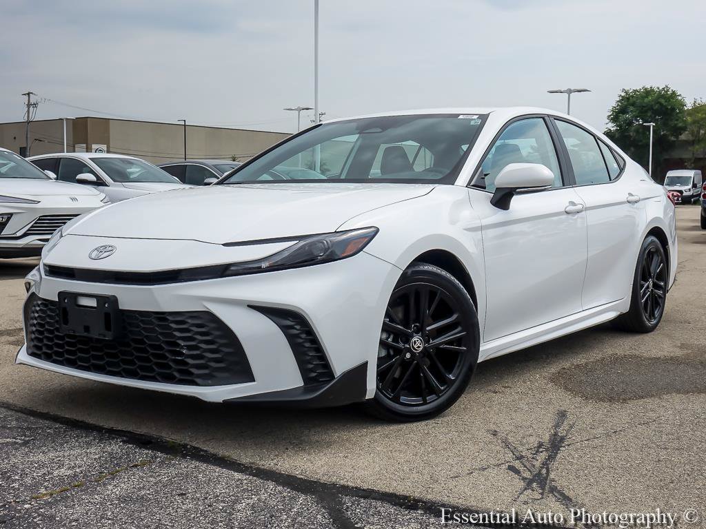 Used 2025 Toyota Camry SE FWD image 2