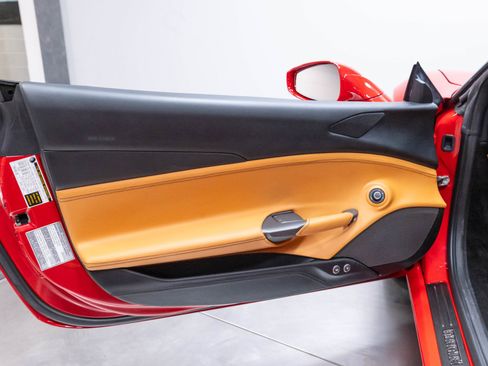 Used 2016 Ferrari 488 GTB RWD image 6