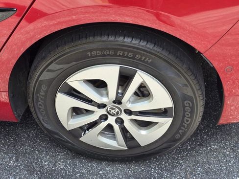 Used 2018 Toyota Prius Two w/ Prius Two Safety Plus Package FWD image 30