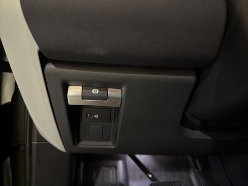 Used 2021 Land Rover Defender 90 First Edition image 17