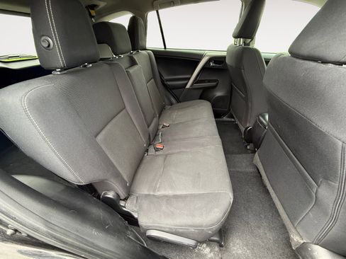 Used 2018 Toyota RAV4 XLE image 18