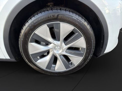 Used 2020 Tesla Model Y Long Range image 24