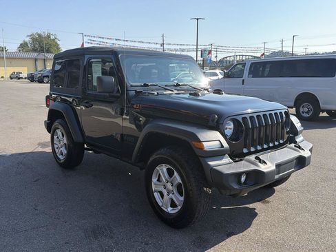 Used 2022 Jeep Wrangler Sport AWD/4WD image 3